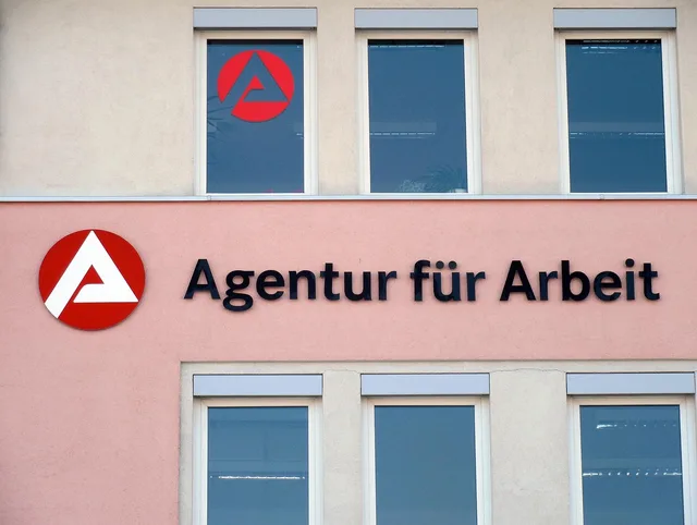 Foto zum Beitrag Bewerbung und Lebenslauf mit Vorlagen und Portalen im Vergleich